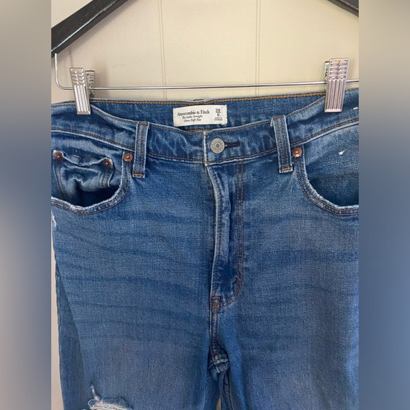 Abercrombie & Fitch Ultra High Rise Ankle Straight Jeans - Picture 5 of 9